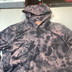 Men’s lululemon long sleeve pullover size XL black n plum